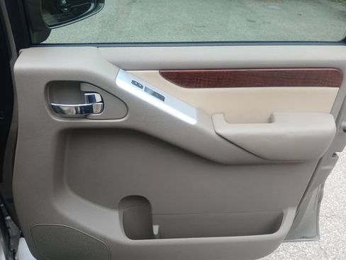 Used 2009 Nissan Pathfinder LE RWD image 48