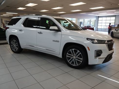 Used 2023 Chevrolet Traverse High Country w/ LPO, Floor Liner Package AWD/4WD image 8