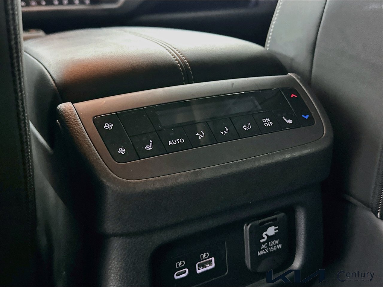 Used 2024 Nissan Pathfinder Platinum w/ Black Appearance Package FWD image 25