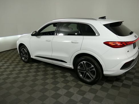 Certified 2025 Audi Q5 Premium w/ Convenience Package AWD/4WD image 5