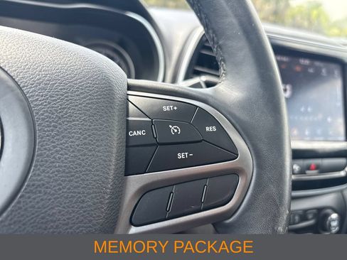 Used 2019 Jeep Cherokee Limited AWD/4WD image 11