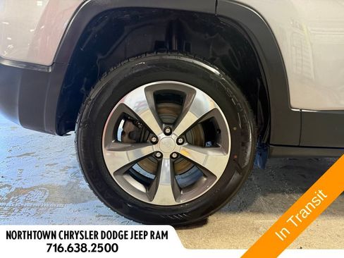 Used 2020 Jeep Cherokee Limited AWD/4WD image 40