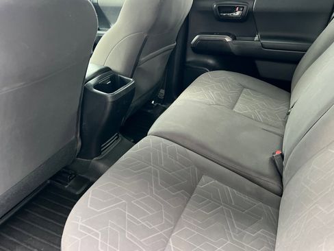 Used 2016 Toyota Tacoma TRD Off-Road image 12