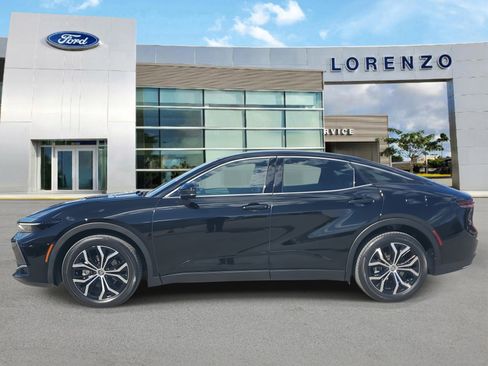 Used 2023 Toyota Crown Limited image 8