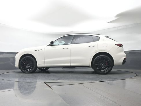 Used 2021 Maserati Levante AWD/4WD image 27