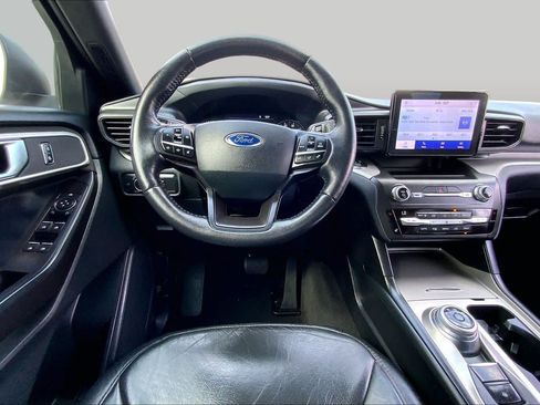 Used 2020 Ford Explorer XLT w/ Comfort Package AWD/4WD image 6