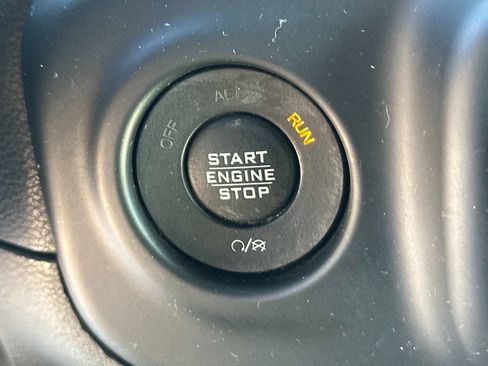 Used 2019 Jeep Wrangler Unlimited Sahara AWD/4WD image 21