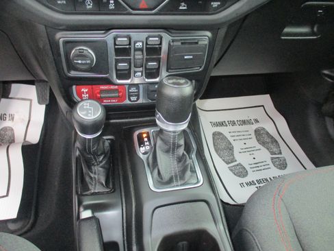 Used 2024 Jeep Wrangler Unlimited Rubicon AWD/4WD image 15