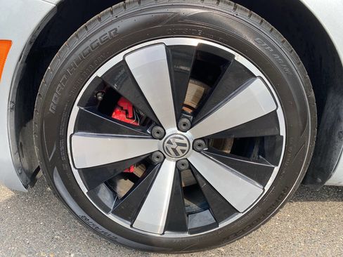 Used 2014 Volkswagen Beetle R-Line image 11