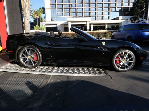 Used 2013 Ferrari California RWD image 42