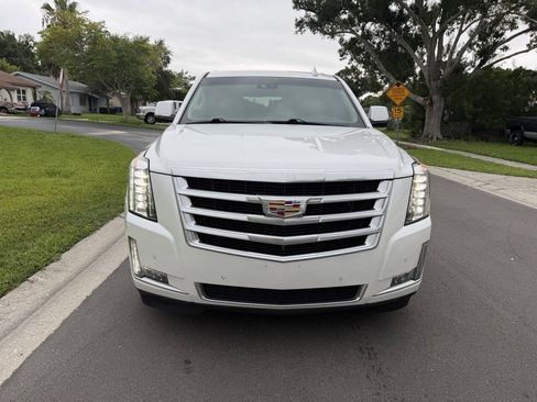Used 2016 Cadillac Escalade Luxury AWD/4WD image 8
