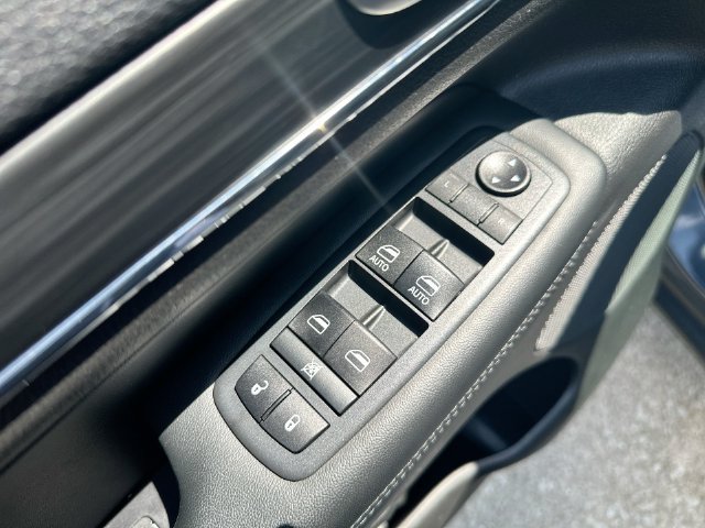Used 2020 Jeep Grand Cherokee Limited w/ Premium Lighting Group AWD/4WD image 33