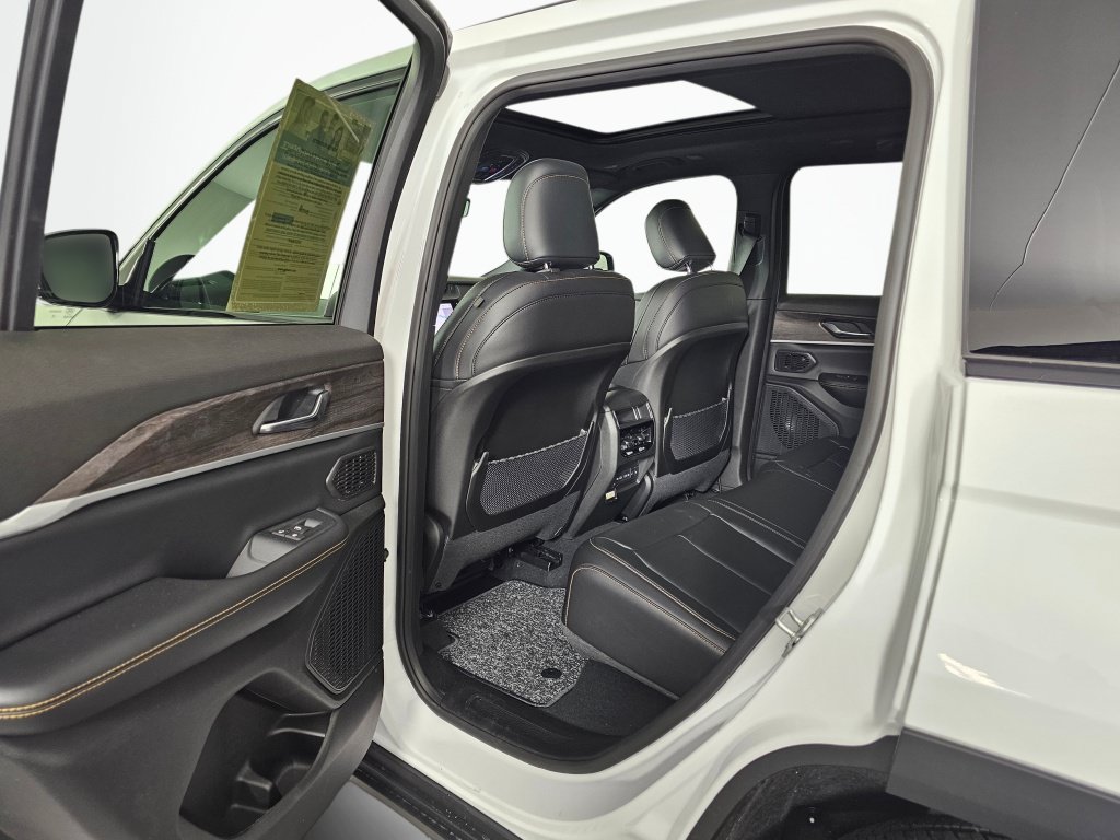 New 2026 Jeep Grand Cherokee Limited AWD/4WD image 34