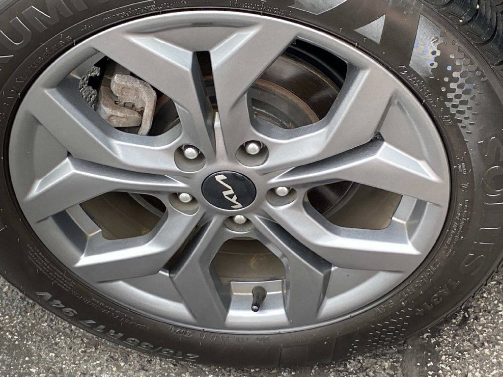 Used 2025 Kia Seltos LX AWD/4WD image 24