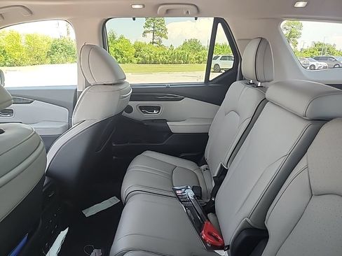 Used 2023 Honda Pilot Elite image 9
