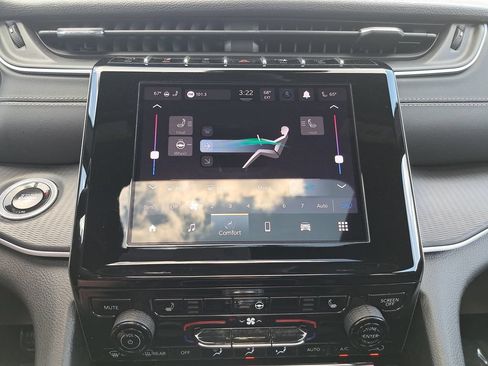 Certified 2024 Jeep Grand Cherokee Altitude AWD/4WD image 22