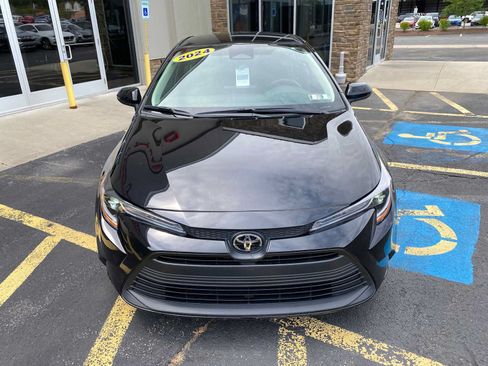 Used 2024 Toyota Corolla LE w/ LE Convenience Package FWD image 11