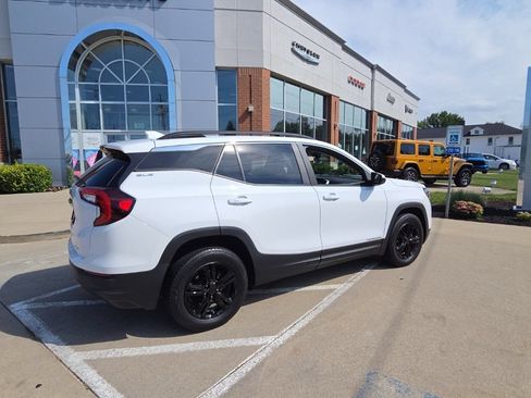 Used 2022 GMC Terrain SLE w/ Driver Convenience Package AWD/4WD image 15