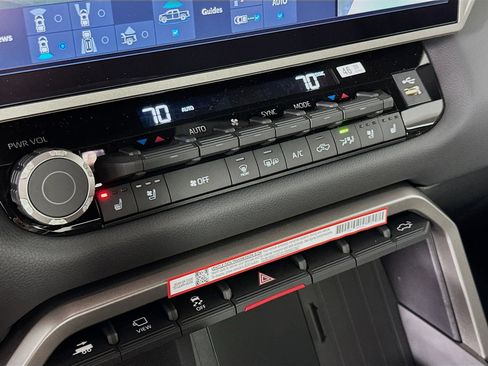 New 2026 Toyota Tundra Limited AWD/4WD image 16