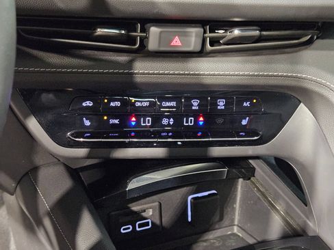 Used 2022 Buick Envision Essence w/ Technology Package II FWD image 34