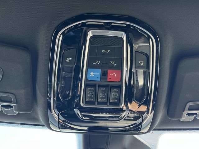 Used 2023 Jeep Grand Cherokee Summit AWD/4WD image 43