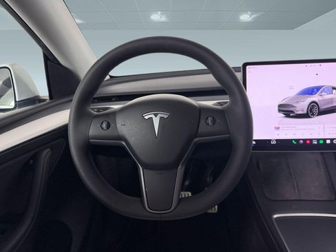Used 2022 Tesla Model Y Performance AWD/4WD image 16
