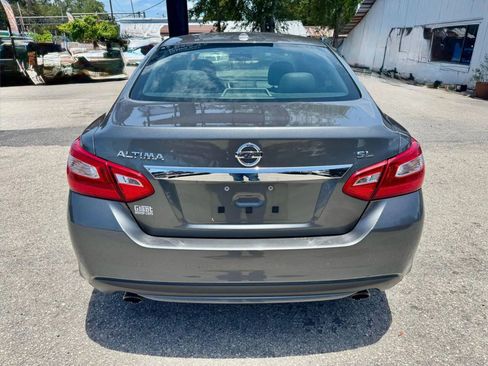 Used 2016 Nissan Altima 2.5 SL w/ 2.5 Technology Package FWD image 9