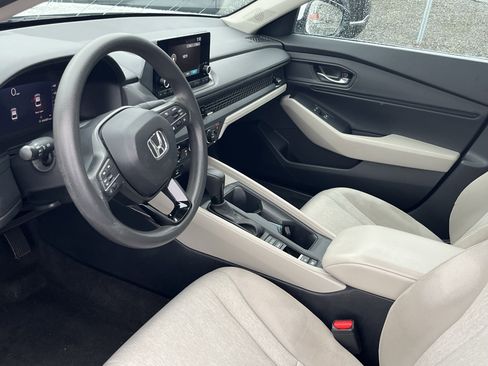 Used 2023 Honda Accord EX image 9