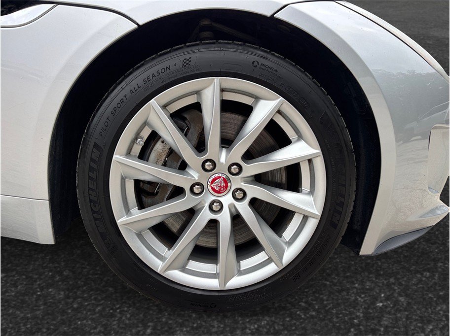 Used 2017 Jaguar F-TYPE Coupe RWD image 12