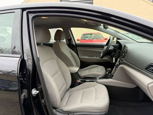 Used 2018 Hyundai Elantra SE image 20