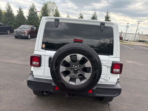 Used 2022 Jeep Wrangler Unlimited Sahara image 4