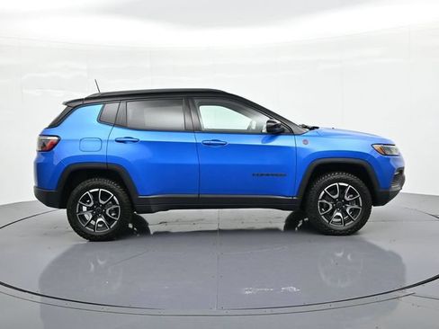 Used 2025 Jeep Compass Trailhawk AWD/4WD image 5