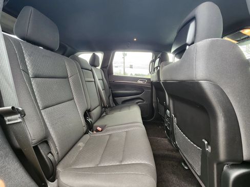 Used 2018 Jeep Grand Cherokee Laredo AWD/4WD image 18