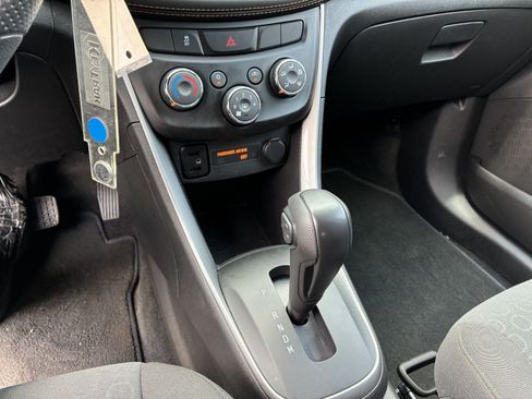Used 2022 Chevrolet Trax LS w/ Tint and Cruise Package FWD image 30