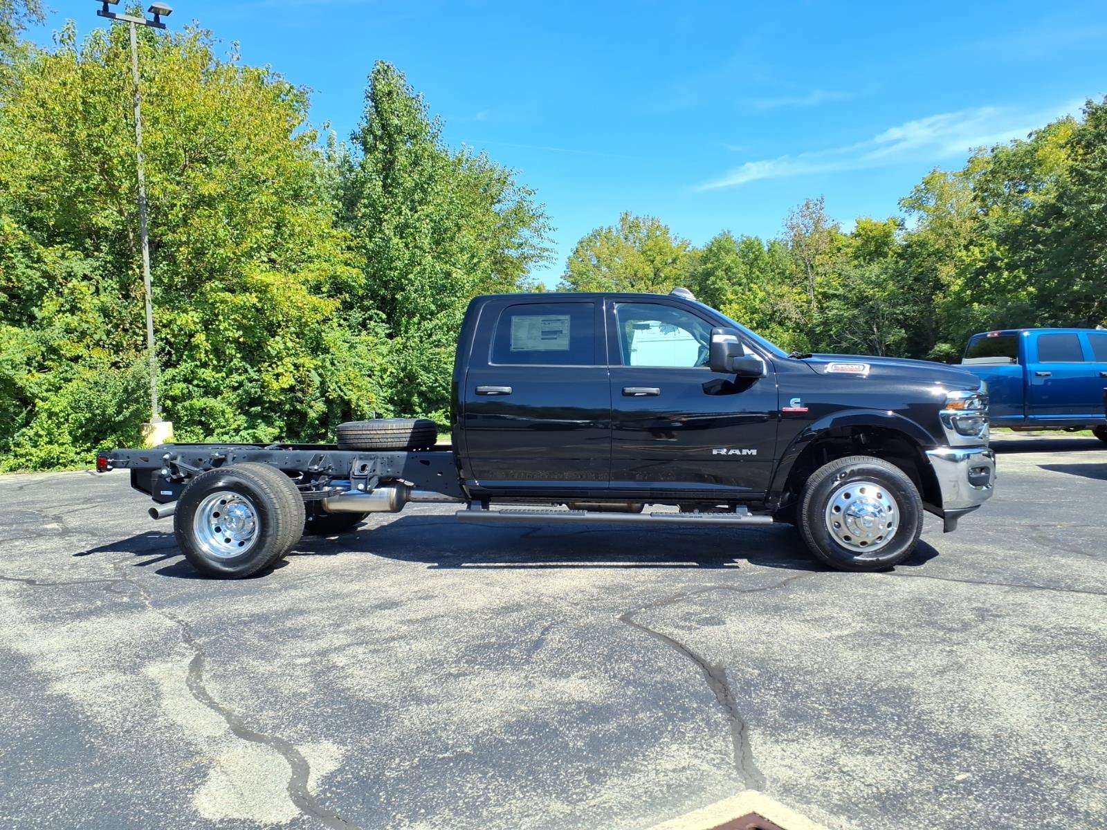New 2027 RAM 3500 Big Horn AWD/4WD image 8