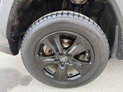 Used 2020 Toyota RAV4 XLE w/ Convenience Package image 18