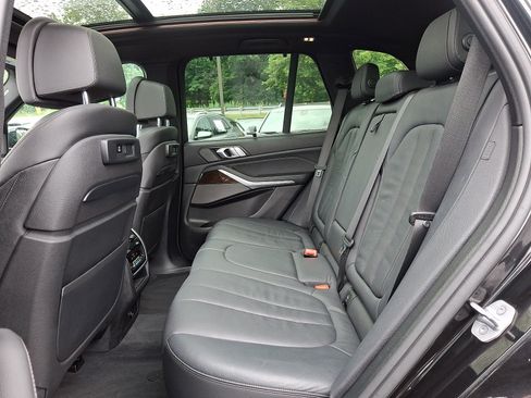 Used 2019 BMW X5 xDrive40i w/ M Sport Package AWD/4WD image 9