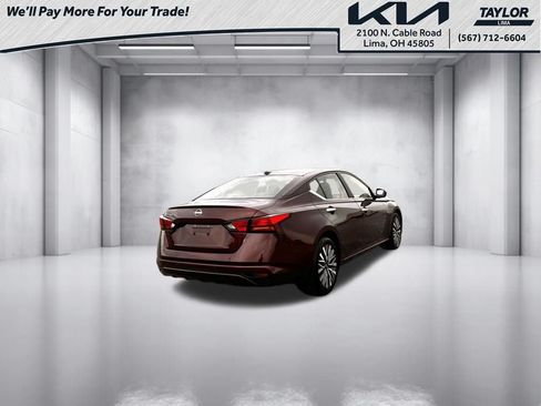 Used 2025 Nissan Altima 2.5 SV FWD image 2