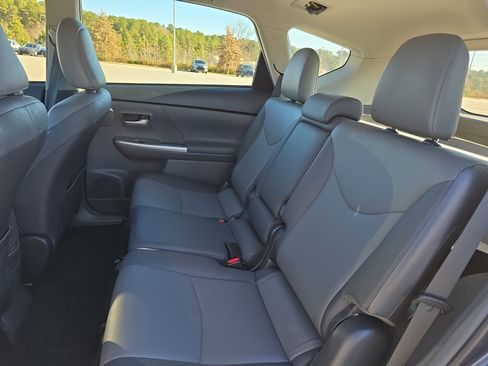 Used 2014 Toyota Prius V Five image 13