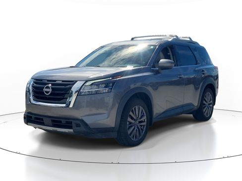 Used 2023 Nissan Pathfinder SL w/ SL Premium Package AWD/4WD image 3