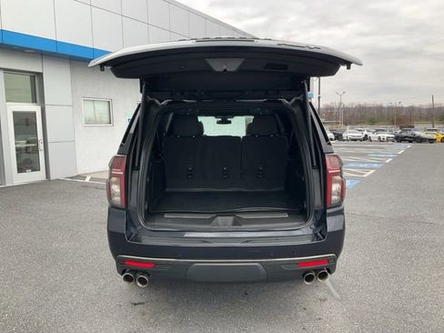 Used 2022 Chevrolet Suburban RST w/ Sport Performance Package image 19