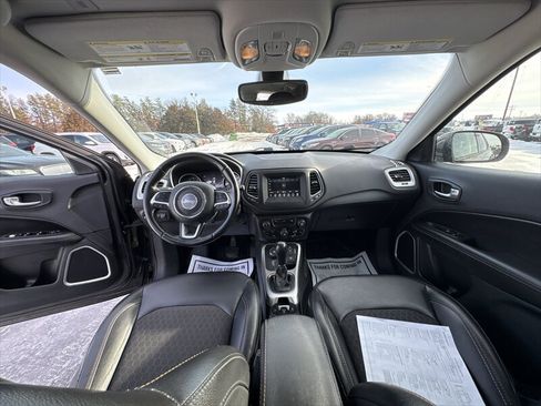 Used 2019 Jeep Compass Latitude w/ Popular Equipment Group AWD/4WD image 9