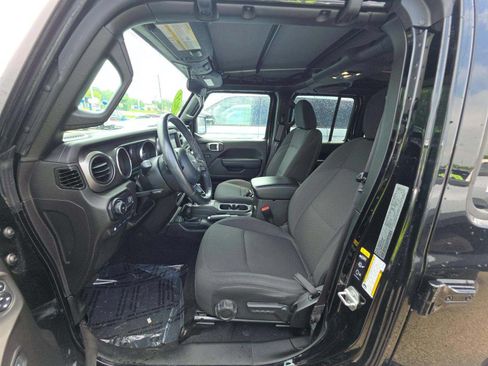 Used 2023 Jeep Wrangler Unlimited w/ Cold Weather Group AWD/4WD image 9