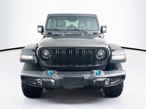 Used 2024 Jeep Wrangler Unlimited AWD/4WD image 2