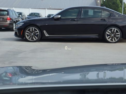 Used 2014 BMW 750Li xDrive AWD/4WD image 25
