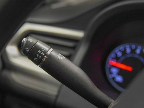 Used 2023 GMC Acadia SLE w/ Driver Convenience Package image 29