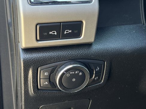 Used 2015 Ford F150 Lariat image 22