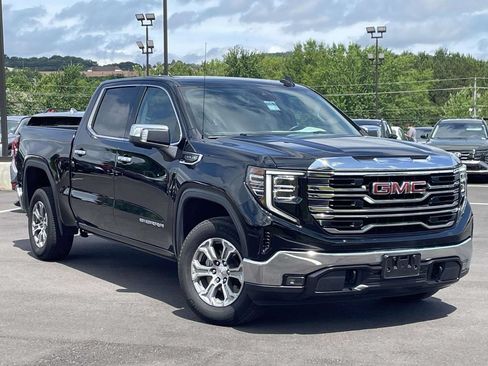 Used 2025 GMC Sierra 1500 SLT RWD image 1