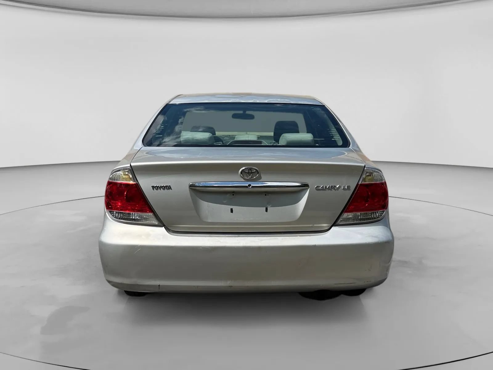 Used 2005 Toyota Camry LE FWD image 4