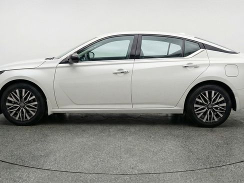 Used 2025 Nissan Altima 2.5 SV image 11